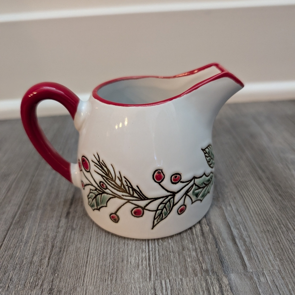InHomeStylez Christmas Holly Berry Small creamer/ gravy boat